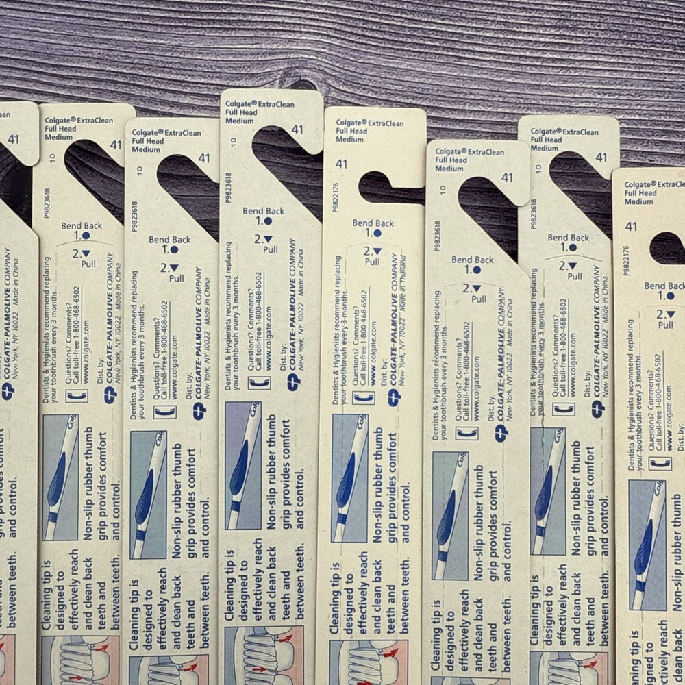 18 Colgate Toothbrush Extra Clean Medium Full Head 41 Cleaning Tip Non-Slip Grip
