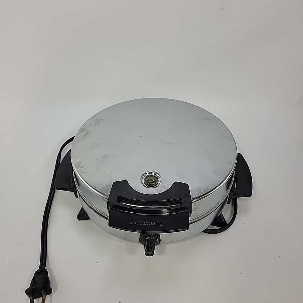 Vintage Toastmaster Waffle Maker Chrome Round Adjustable Temperature Model 252 A