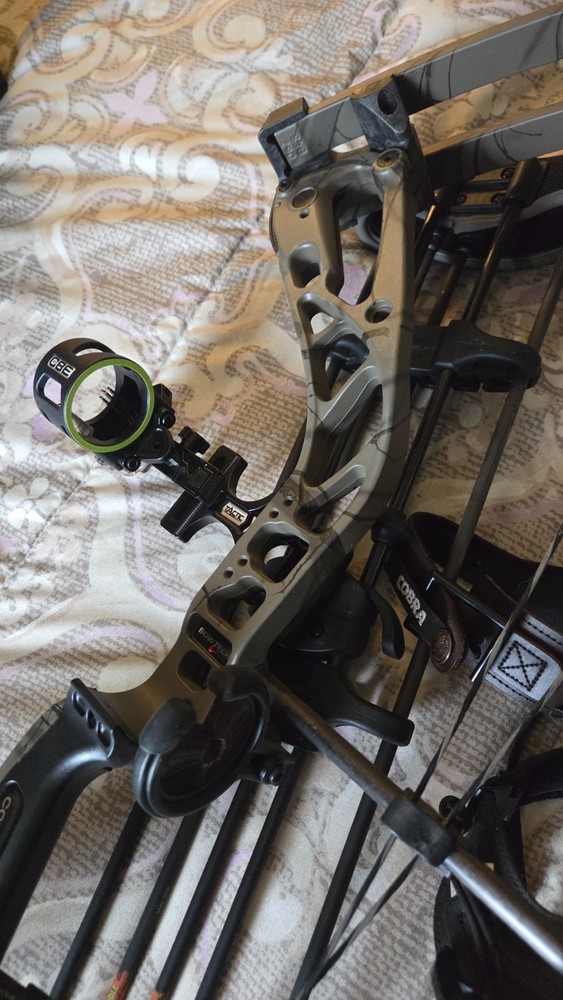 Bowtech Convergence 31" draw. 70lb