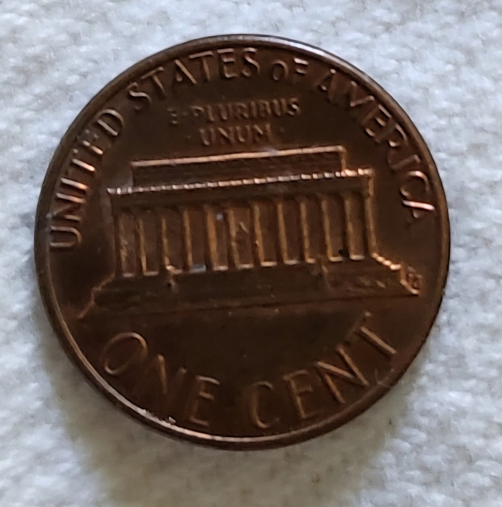1982 d Small DATE Penny...