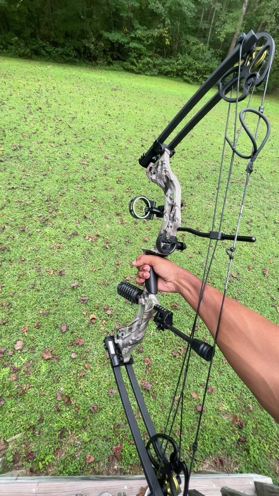 SAS Outrage 30-70 Lbs 25-31" Compound Bow Pro Hunting Ready Package Combo Target