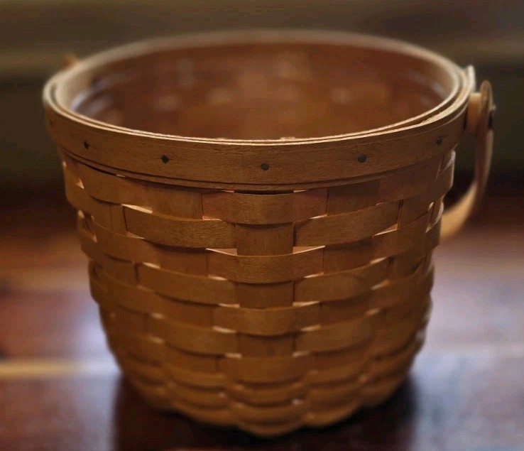 1997 LONGABERGER Classic Medium Fruit Basket w/ Protector & Pamplet