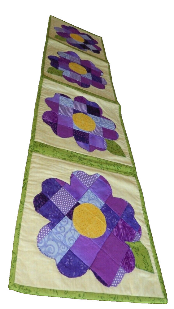 Qulit TABLE RUNNER FLORAL PATTERN  Multicolor HANDMADE & MACHINE QUILTED .