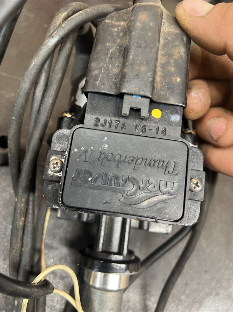 Thunderbolt IV distributor with ignition module