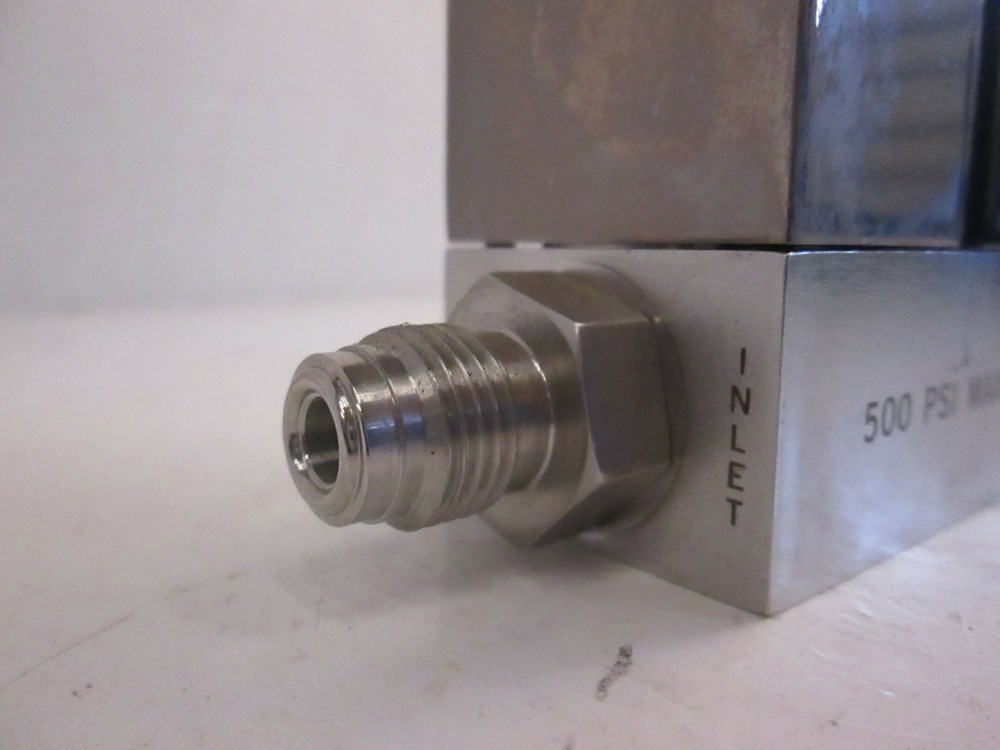 Unit UFC-1500A Mass Flow Controller, Gas, N2, 200 SCCM