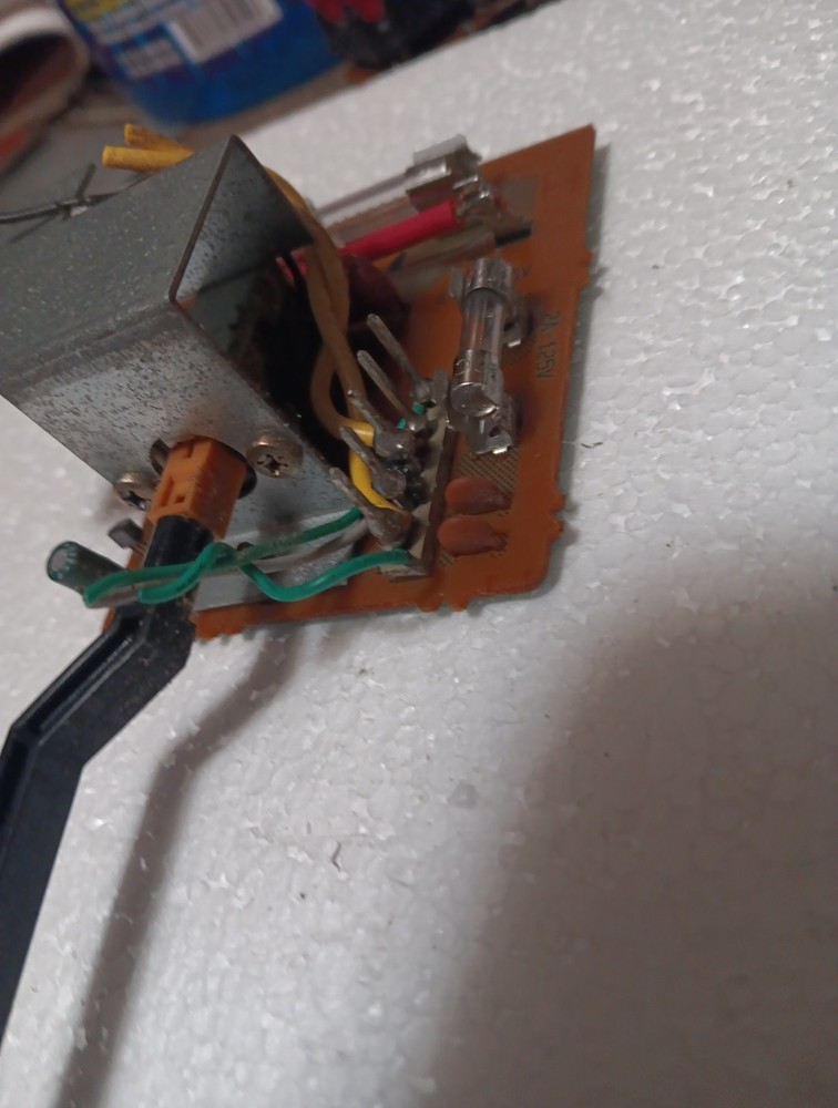 HARMAN KARDON HK 690i Power Switch