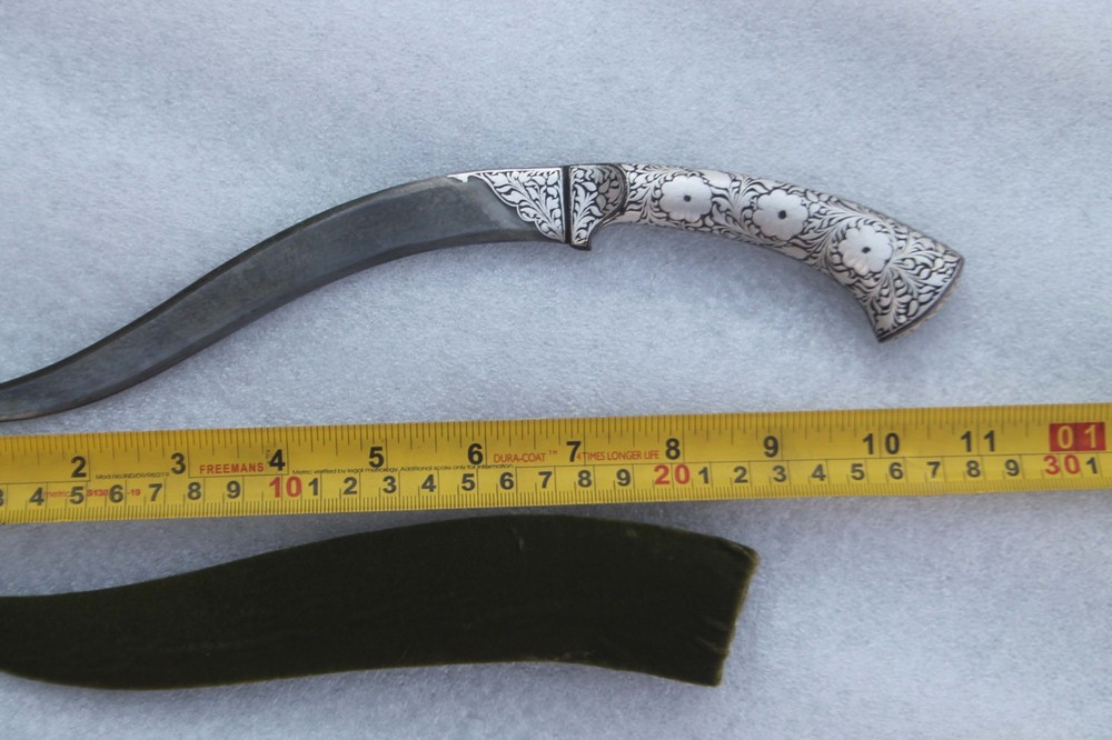 Fantastic curve iron blade Dagger Mughal Calligraphy silver inlaid work Handle