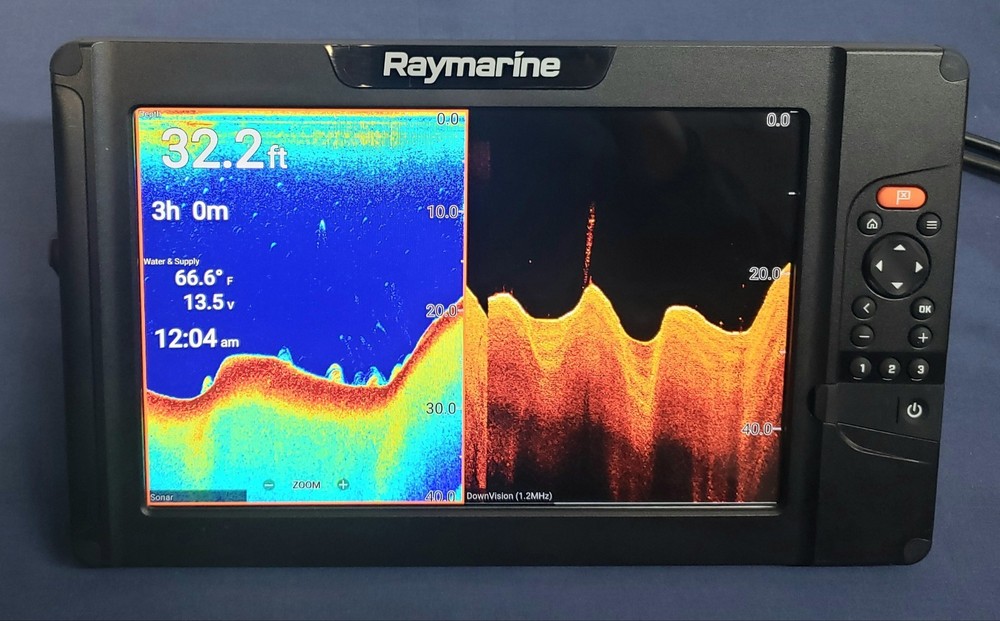 Raymarine Element 12 Chartplotter Fishfinder E70536 w/Lighthouse Premium Charts!