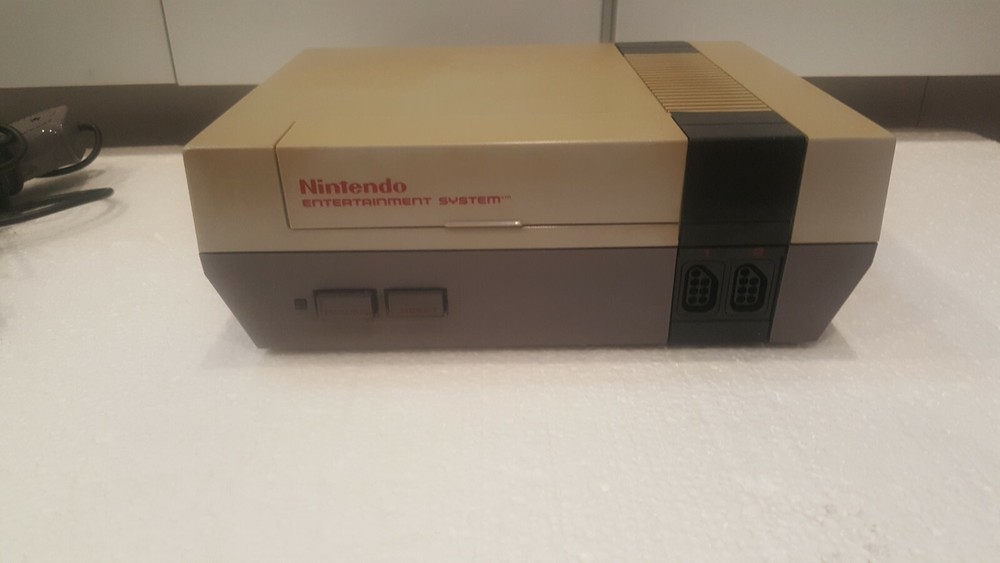 1985 Nintendo Entertainment System Video Game Bundle Set w/game