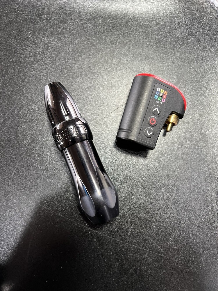 FK Iron Xion With Lightning Bolt Batter Pack