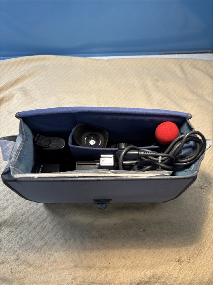 OLYMPUS COLOR VIDEO CAMERA VX-303 With CASE AND OPERATING MANUAL