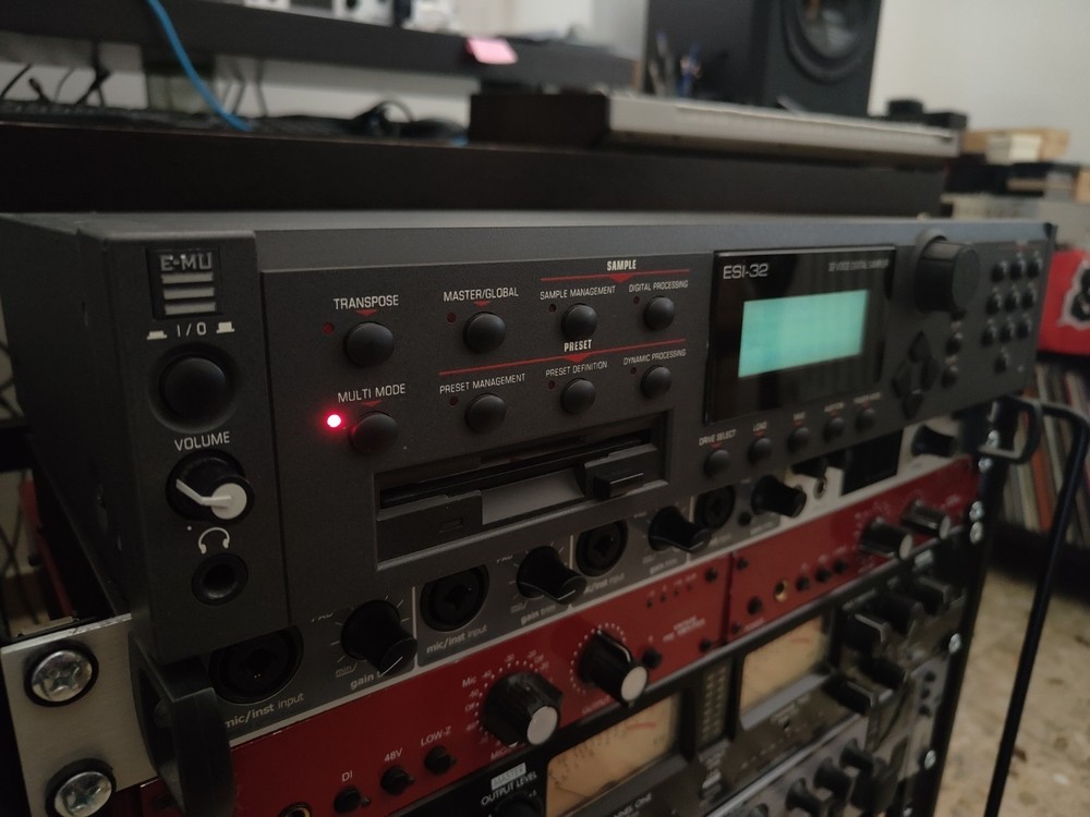 E-MU SYSTEMS ES2-32 32 VOICE DIGITAL SAMPLER