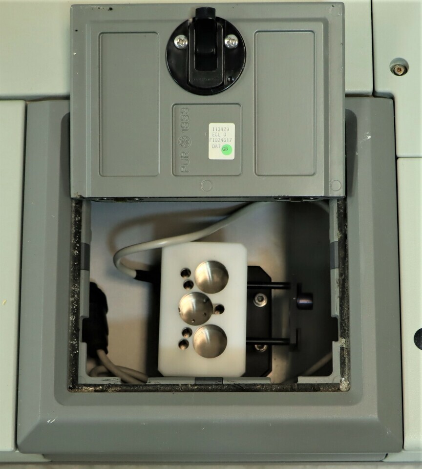 BRUKER VECTOR 22 22/N SPECTROMETER