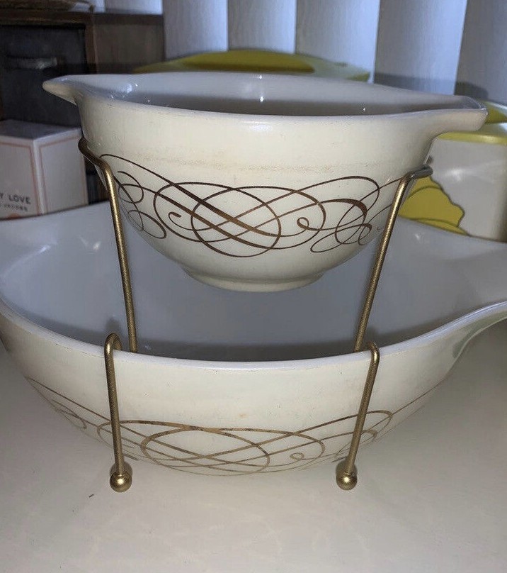 Reproduction Bracket for Pyrex Chip & Dip Cinderella Bowls