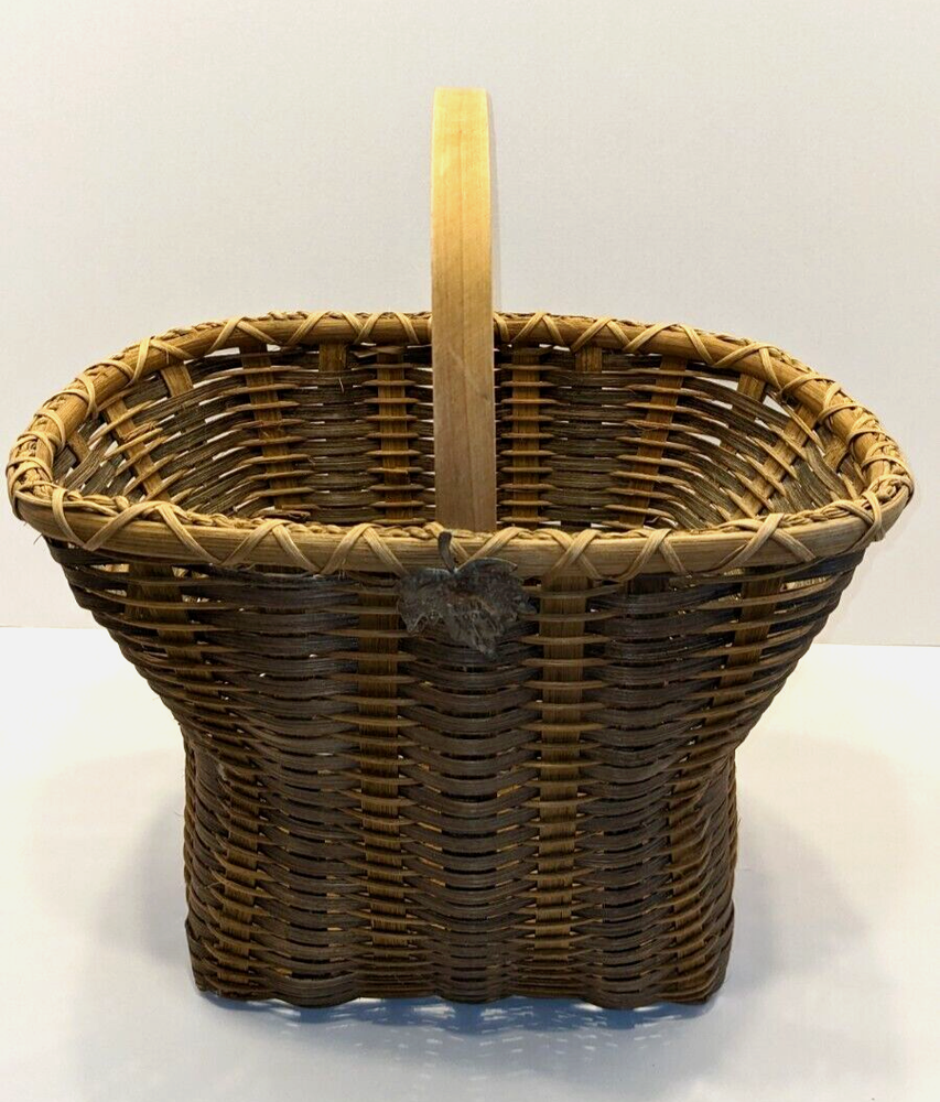Bath & Bodyworks Tan Wicker Basket w/Handle, Fall 2000 Commemorative Maple Leaf