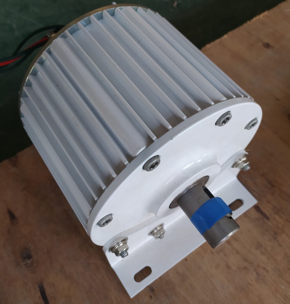 2000W Permanent Magnet Generator 3 Phase 48V Synchronous Low Torque Dynamo Motor