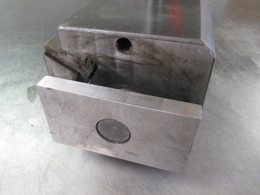 USED Aloris EA Tool Post with EA2 V-Groove Quick Change Lathe Tool Holder (YMC)