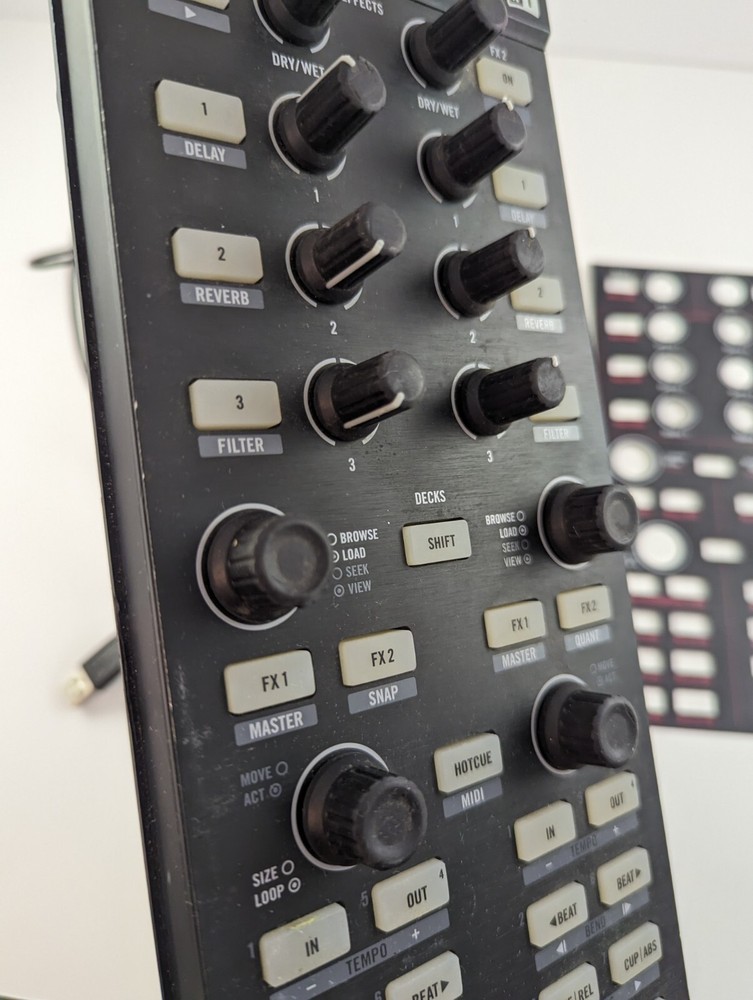 ISSUES TRAKTOR KONTROL X1 NATIVE INSTRUMENTS DJ CONTROLLER MUSIC