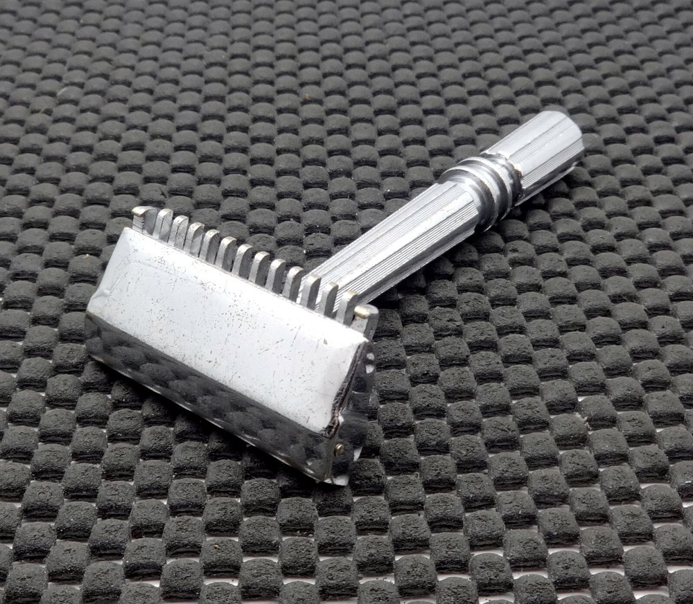 Vintage GEM Micromatic Single Edge Safety Razor  Open Comb  Clean!