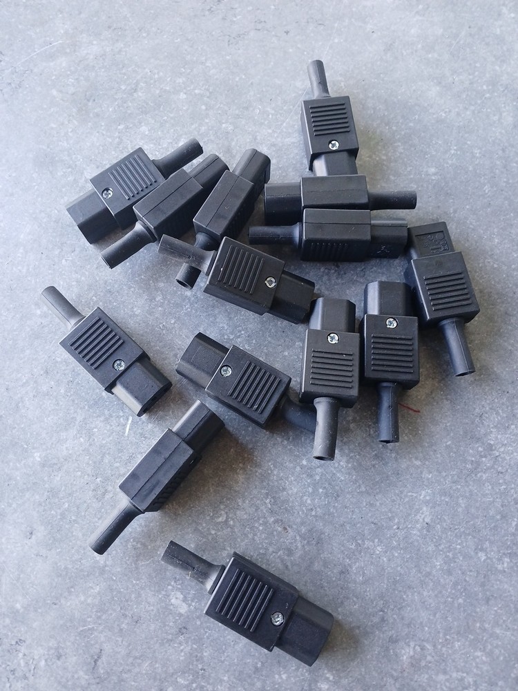 IC Socket female P587 250V 10 Amps