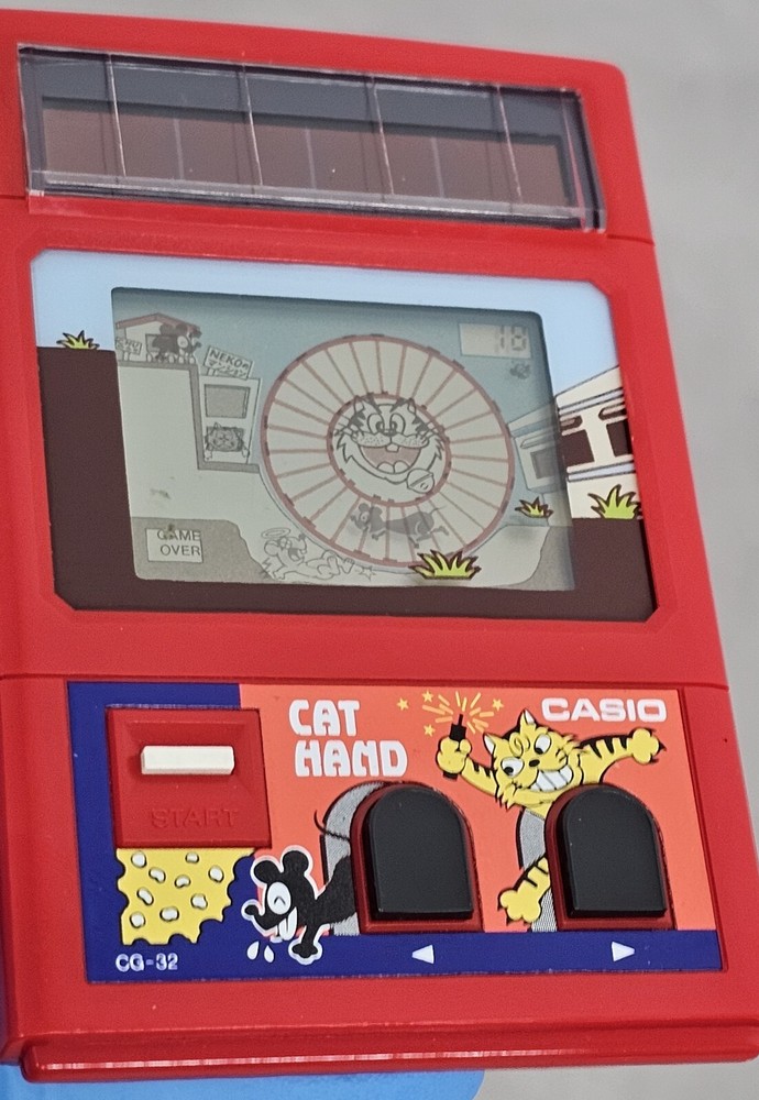 Casio Solar Cat Hunt CG-32 LCD Laptop