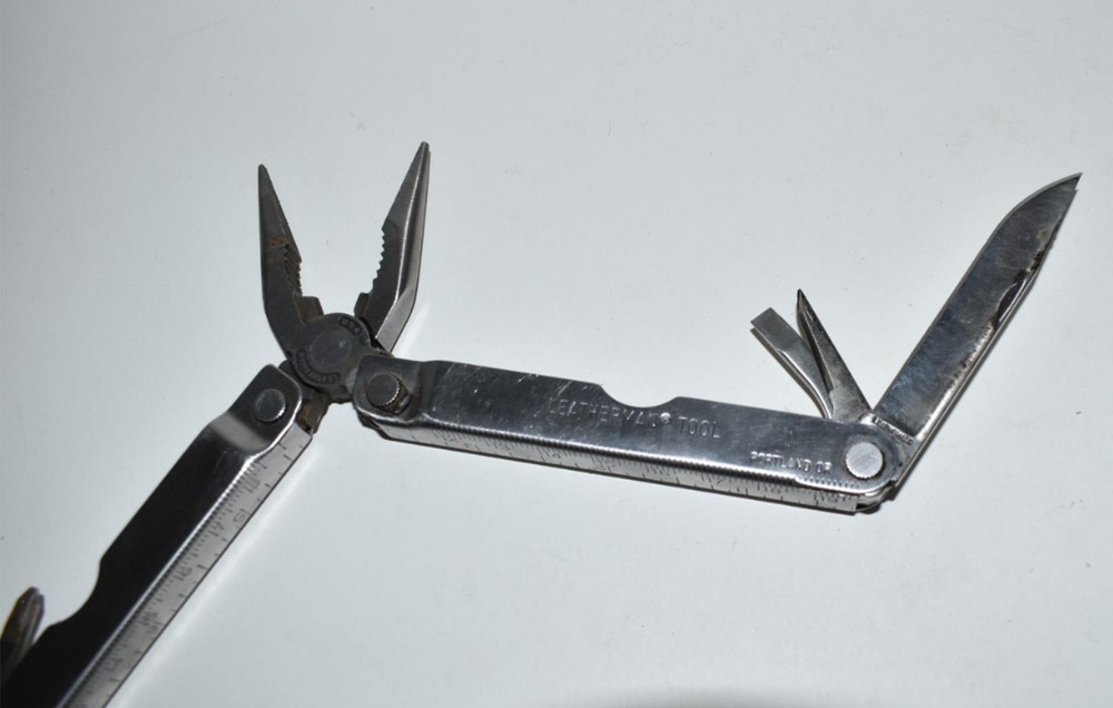 Leatherman Multi Tool with Case Vintage Used Rare (KDH41)