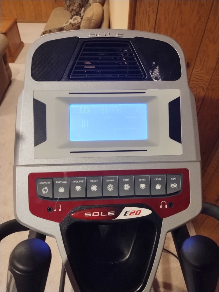 Sole Elliptical E20 Incline, Multiple Programs, Bluetooth, New Rails, Manual