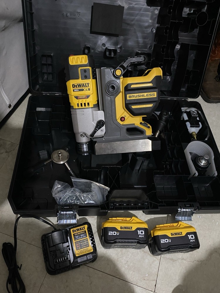 DEWALT MAGNETIC DRILL PRESS