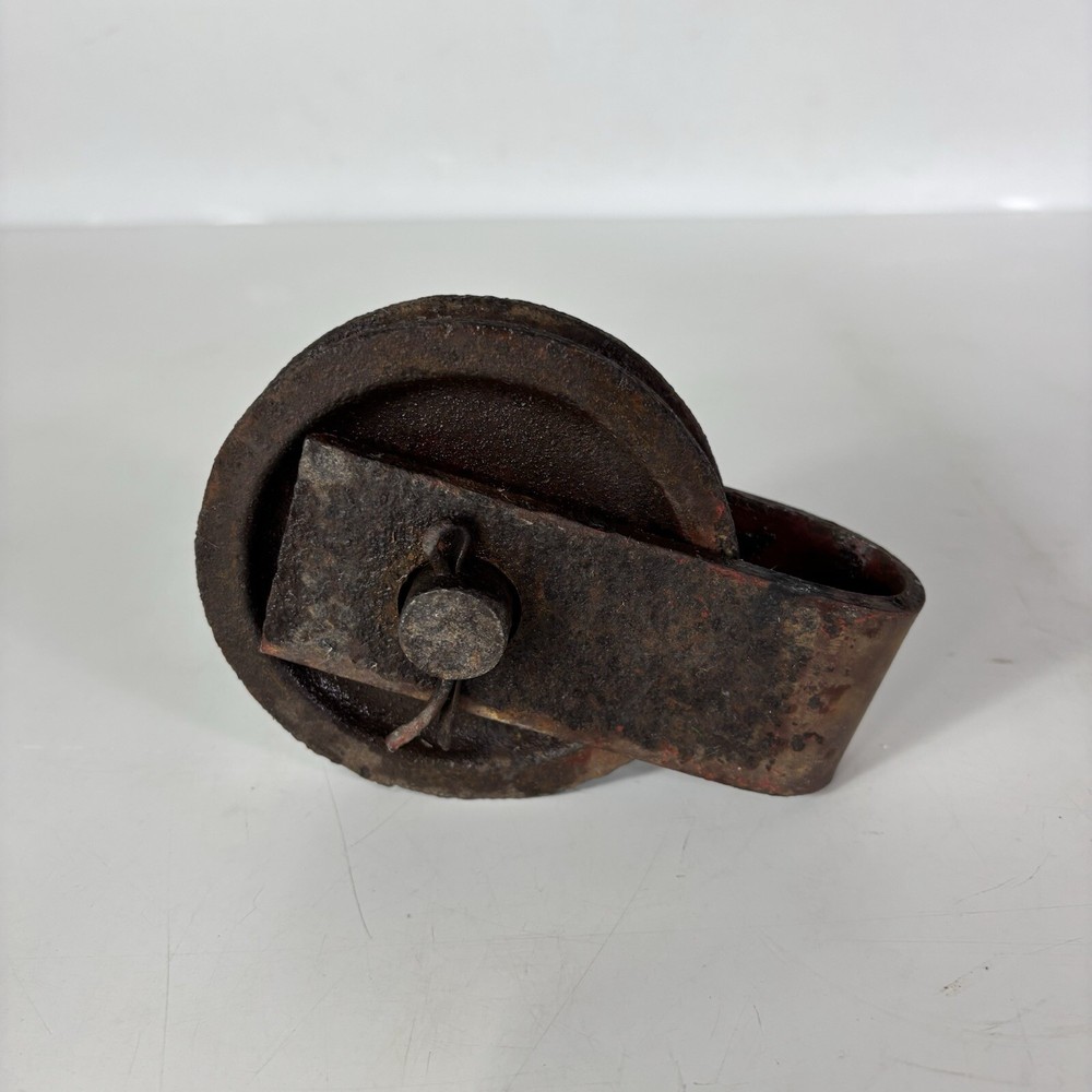 Antique Farm &barn Rustic Iron Pulley 5” LC