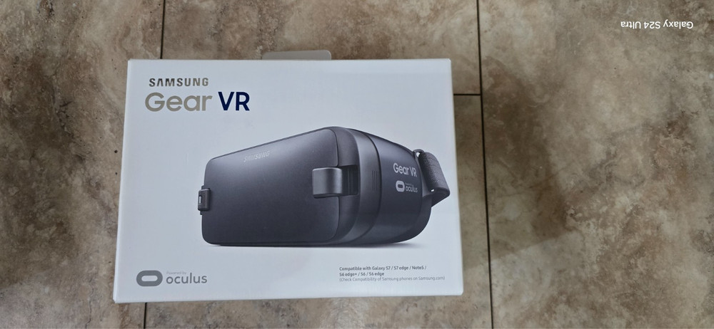 SAMSUNG GEAR VR POWERED BY OCULUS SM-R323