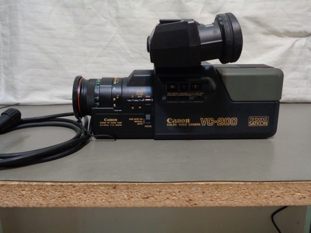 CANON VC-200 color video camera
