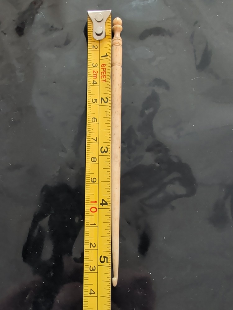 Vintage Bone Crochet Hook Unmarked 5 1/4 inches Long