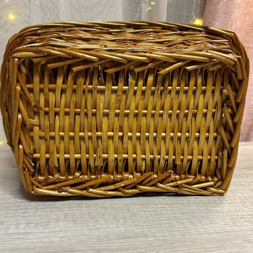 Double Lid Handle Picnic Basket with shells