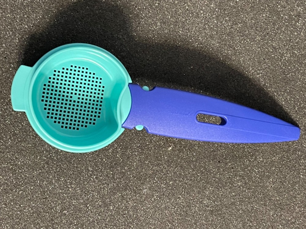 NEW Tupperware MINI STRAINER / SIFTER / COLANDER - BLUE - RARE GADGET