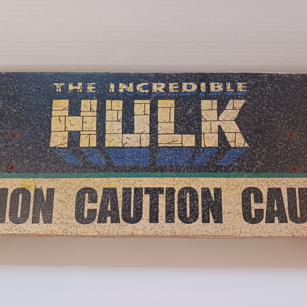 Vintage 2002 Marvel The Incredible Hulk Caution Skateboard Complete