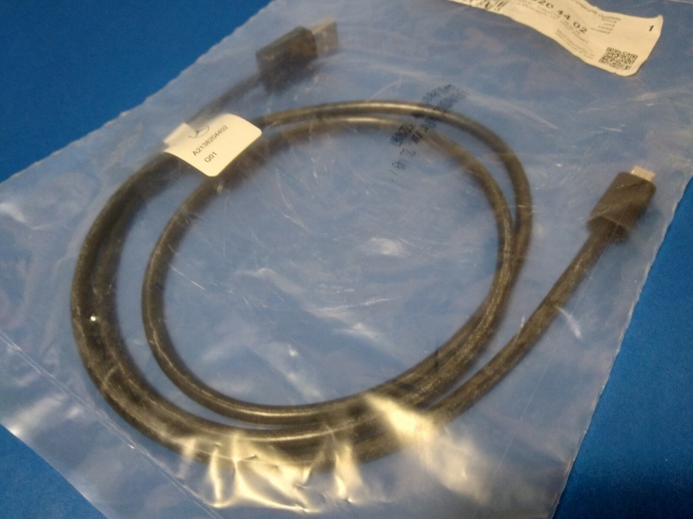 NEW Mercedes-AMG Media Interface Android (Micro USB) Charger Cable A2138204402