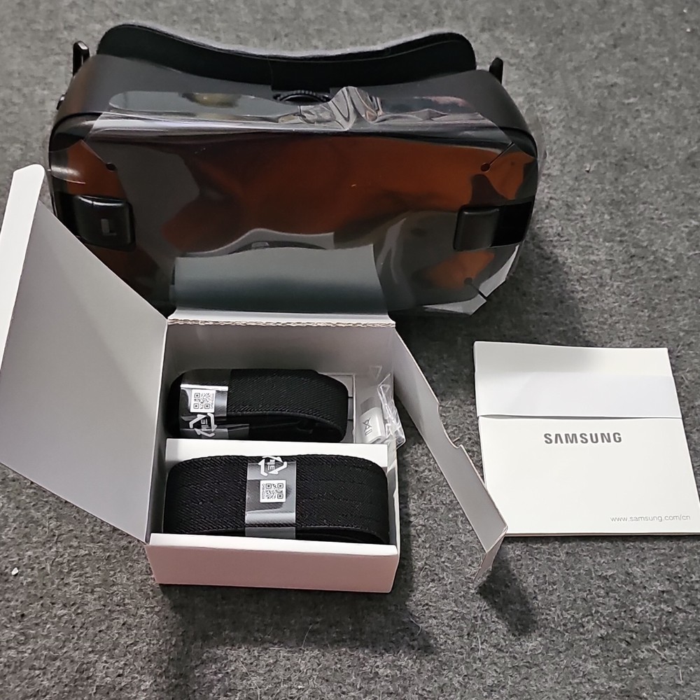 Samsung Gear VR Smartphone VR Headset, Plastic, Black,