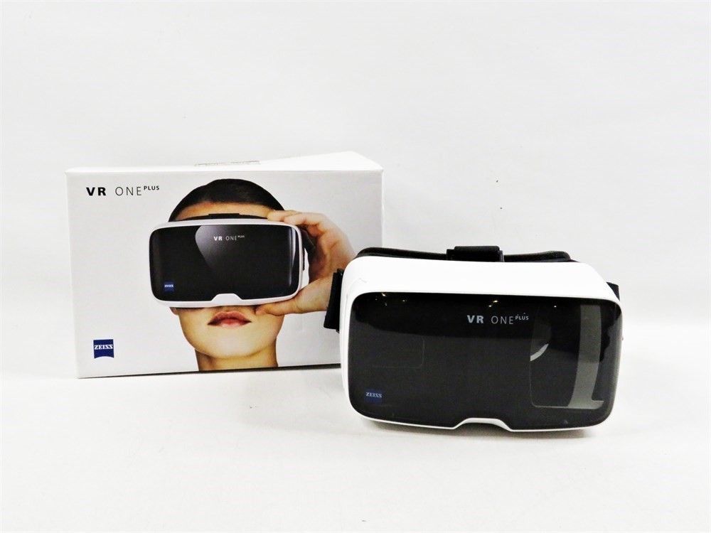 Zeiss VR One Plus VR Headset. Original box with accessories. Works.