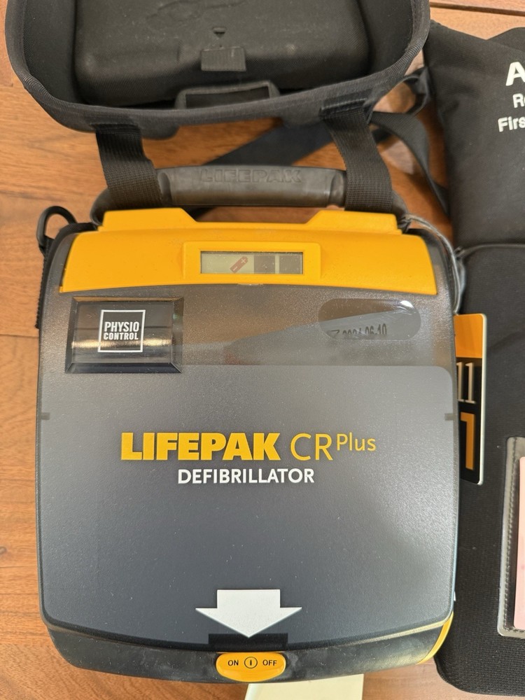 Physio Control Lifepak CR Plus With Case