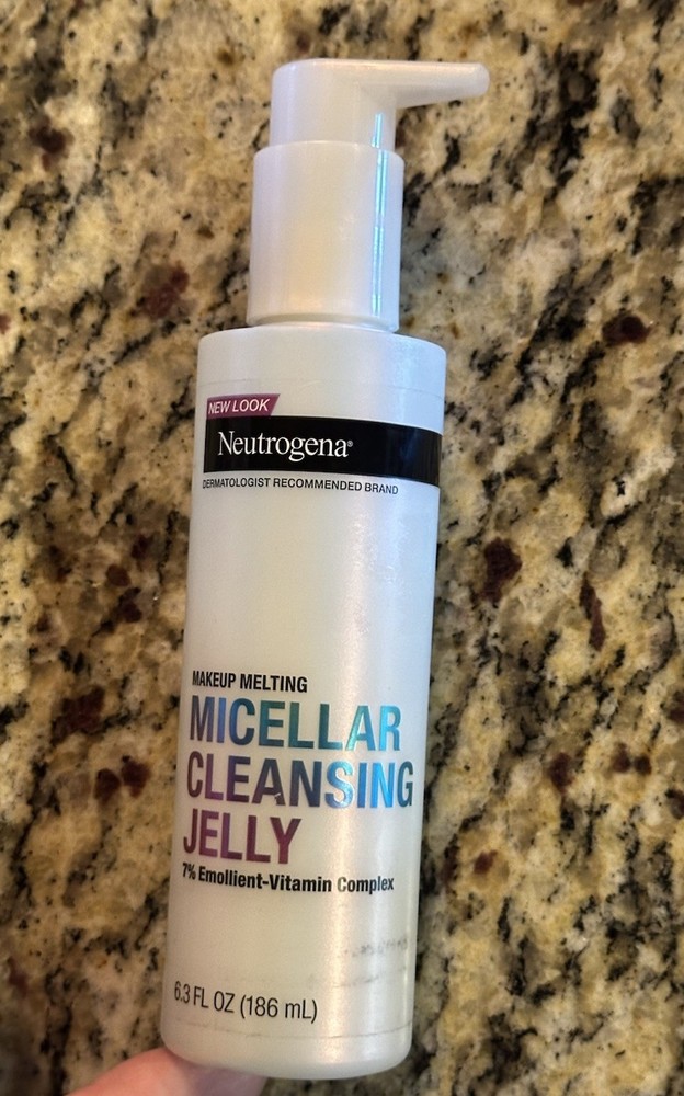 Neutrogena Makeup Melting Jelly Cleanser 6.3fl.oz. Full Size