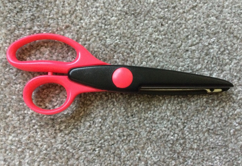 Fiskars Paper Edgers scissors pattern cutters Pinking 9200