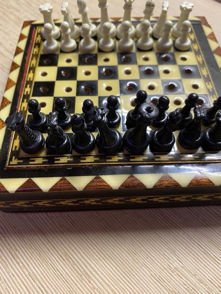 Vintage Travel Chess, Spain