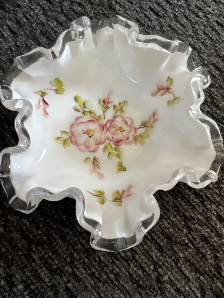 Fenton Handpainted Silvercrest Ruffle Bowl. 6"(E5)