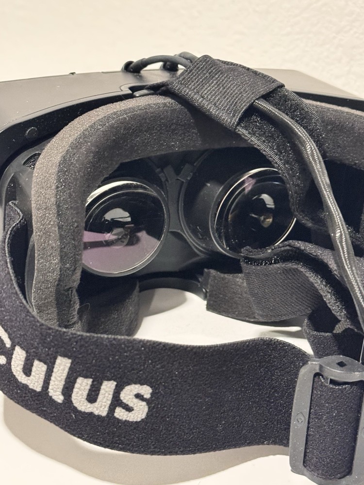 Oculus Development Kit 2 VR Headset + Extras Original Packaging Powers On TESTED