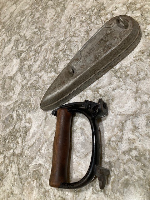 Antique/Vintage Sensible Sad Iron Number 5 - Removeable Handle - Collar Sleeves