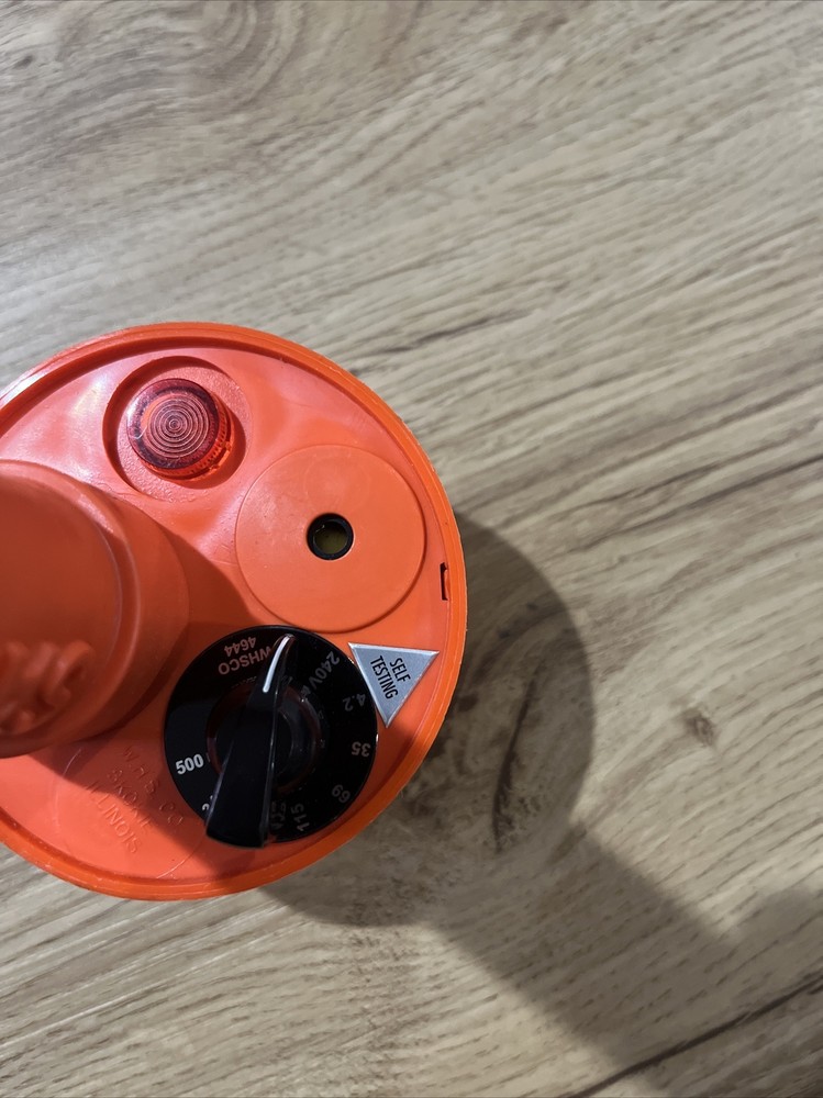 Salisbury 4644 Audio/Visual Self Testing Voltage Detector