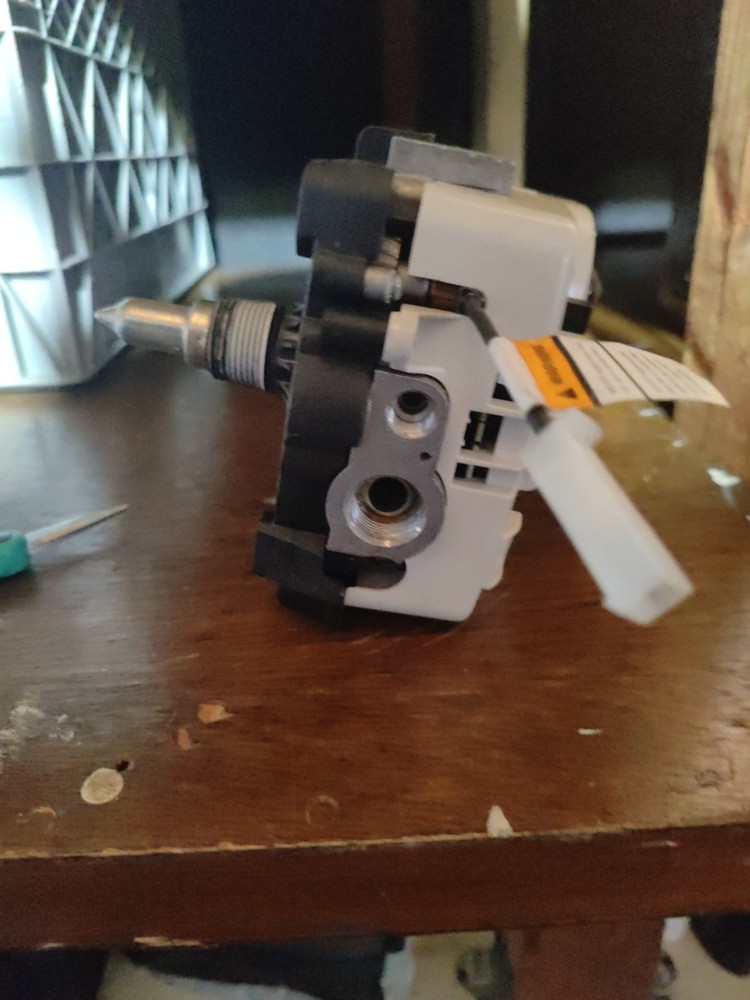 Honeywell Resideo Gas Valve WV8860B1310 Unused Open Box