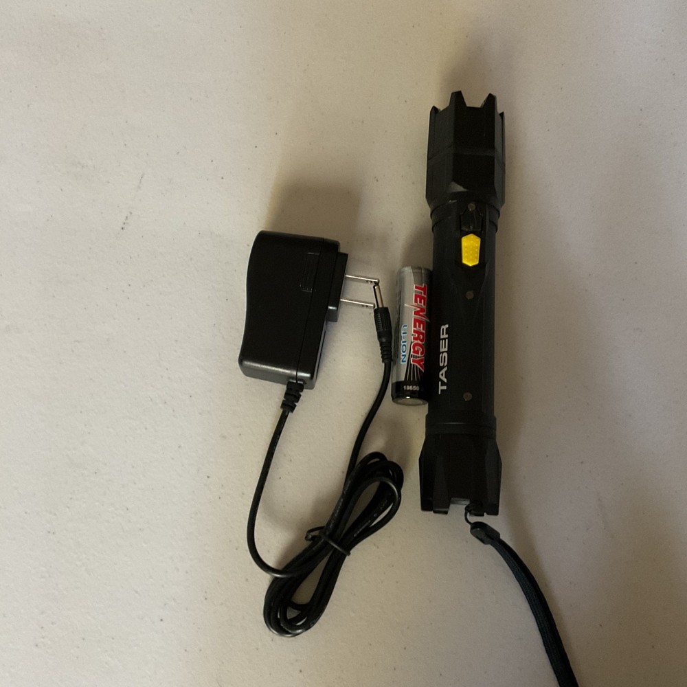 stun gun with IED flash light excellent condition