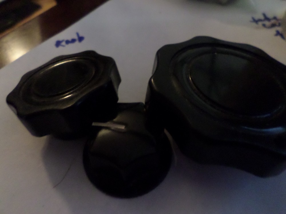 Lot of generic ham radio knobs