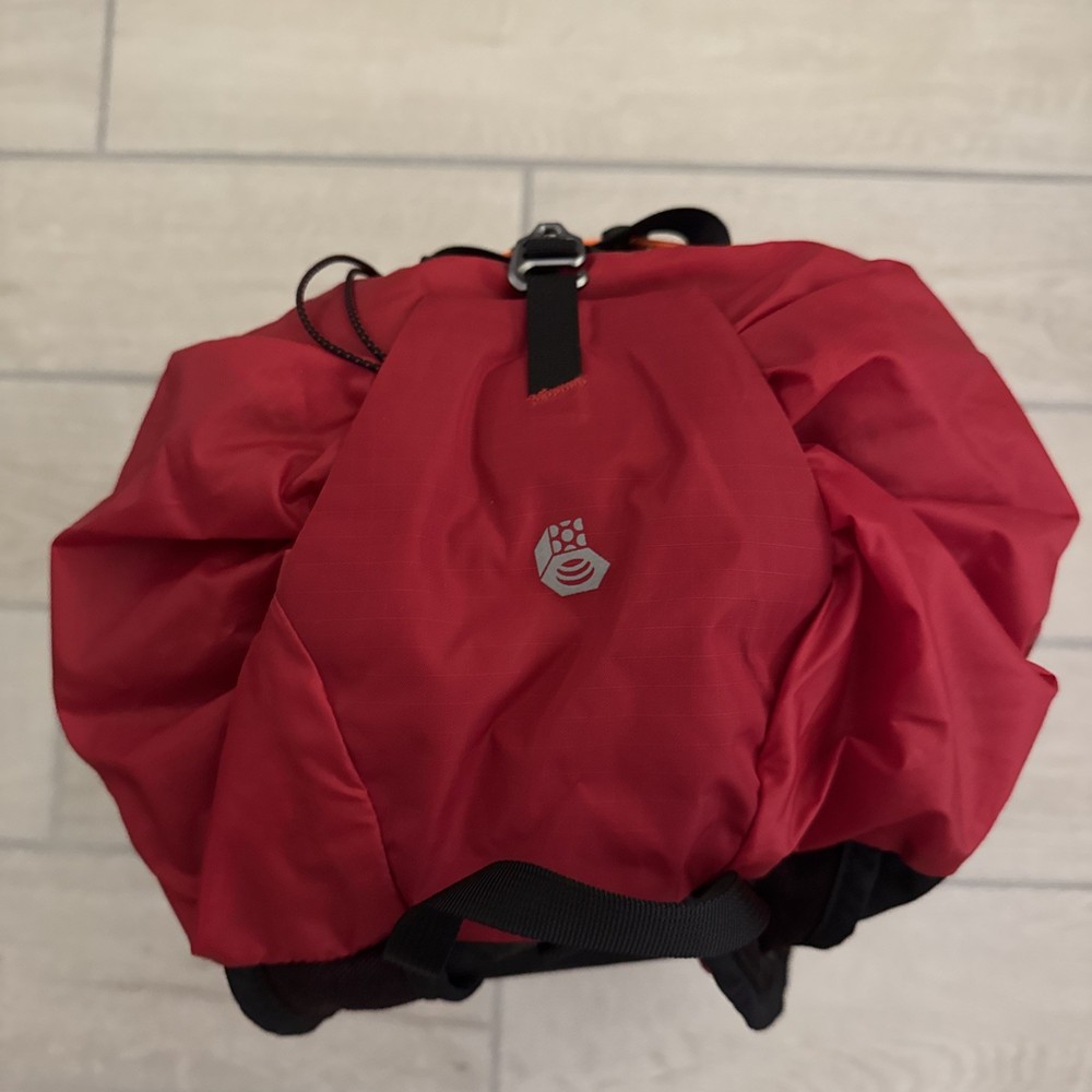 Mountain Hardwear UL 20 Backpack - RED